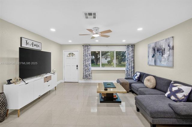 4617 SW 24th Ave, Dania Beach, FL 33312