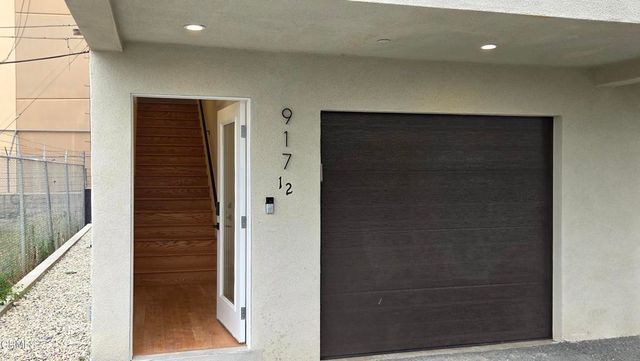 917 N Ridgewood Place, Los Angeles, CA 90038