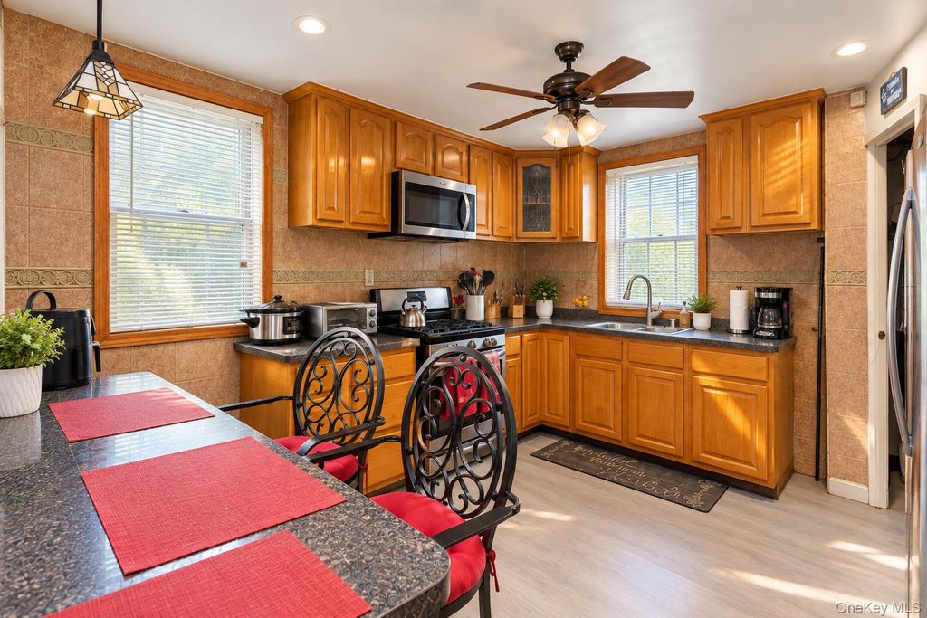 145 Arlington Avenue, Valley Stream, NY 11580 — photo 4