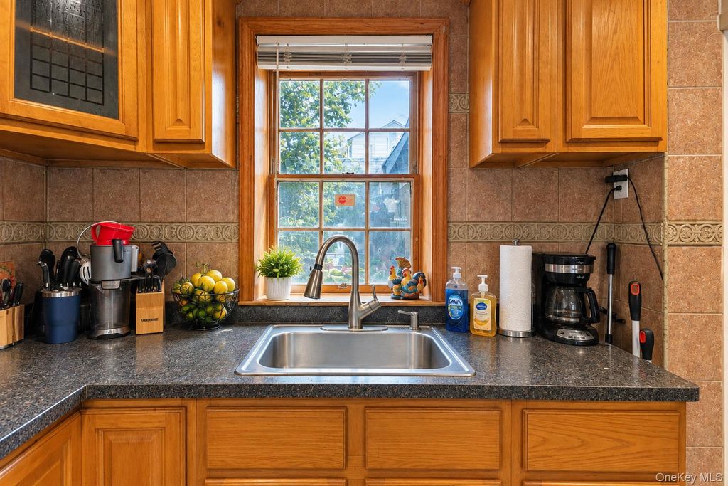 145 Arlington Avenue, Valley Stream, NY 11580 — photo 5