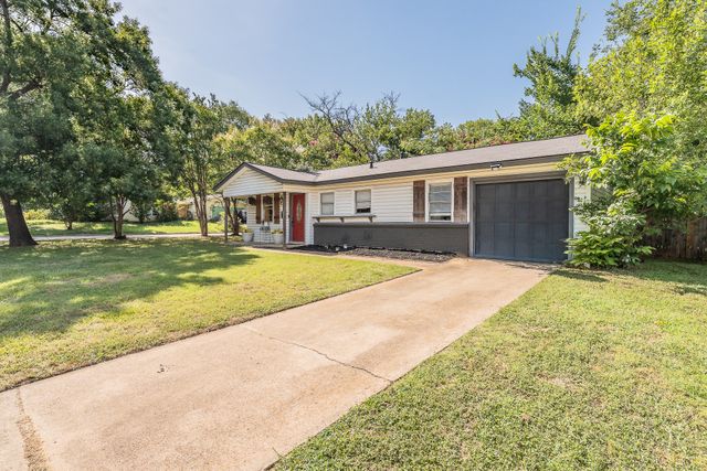 1904 Friar Tuck Drive, Arlington, TX 76013