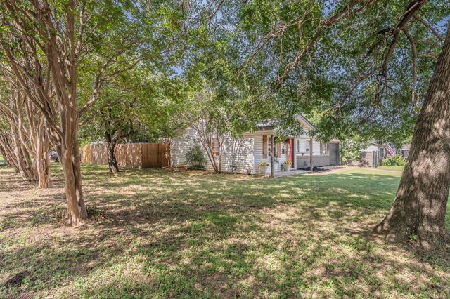 1904 Friar Tuck Drive, Arlington, TX 76013