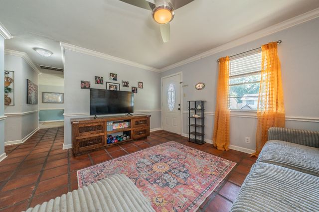 1904 Friar Tuck Drive, Arlington, TX 76013