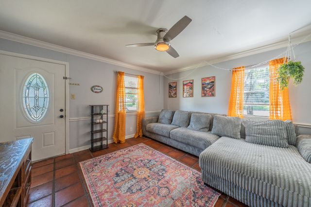1904 Friar Tuck Drive, Arlington, TX 76013