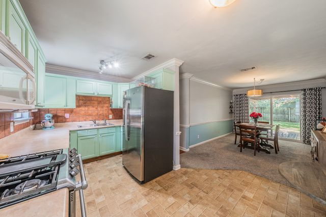 1904 Friar Tuck Drive, Arlington, TX 76013