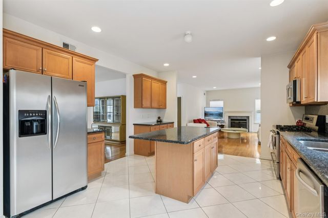 39 Island Trail, Mount Sinai, NY 11766