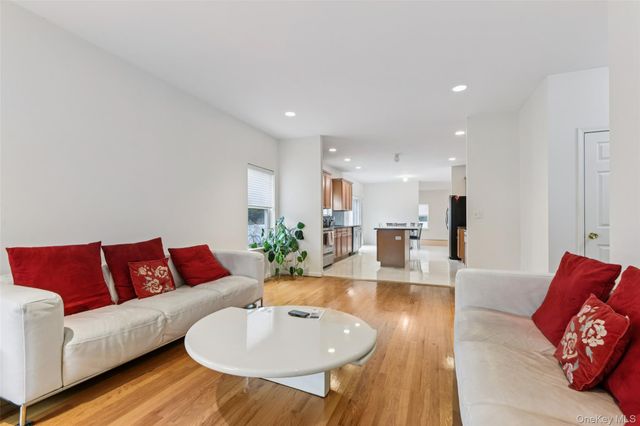 39 Island Trail, Mount Sinai, NY 11766