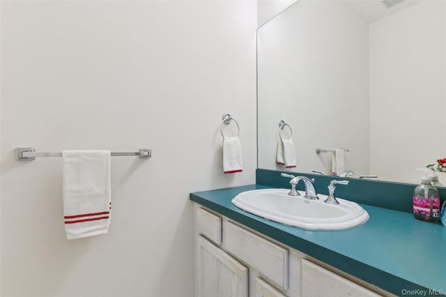 39 Island Trail, Mount Sinai, NY 11766