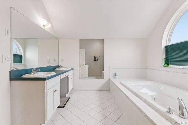 39 Island Trail, Mount Sinai, NY 11766