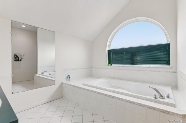 39 Island Trail, Mount Sinai, NY 11766