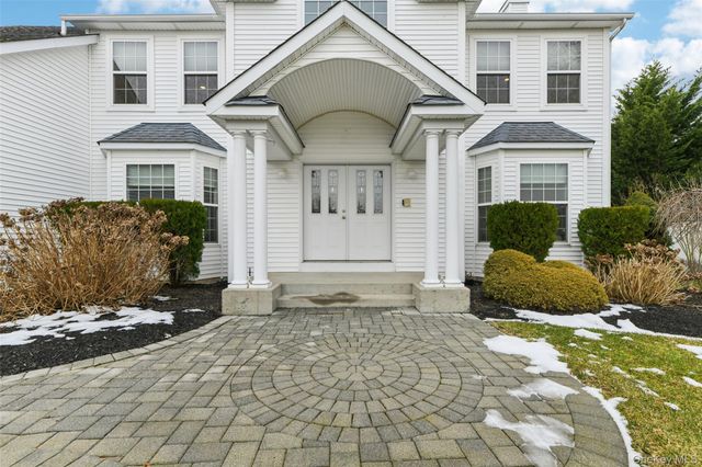 39 Island Trail, Mount Sinai, NY 11766