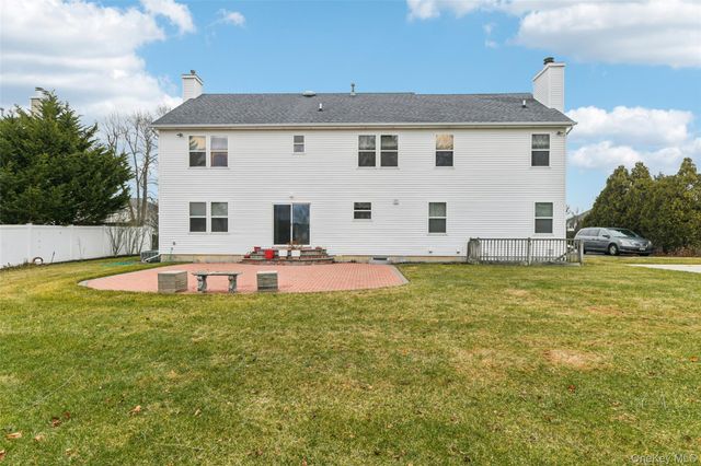 39 Island Trail, Mount Sinai, NY 11766