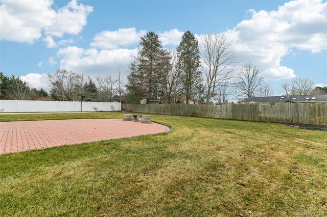 39 Island Trail, Mount Sinai, NY 11766