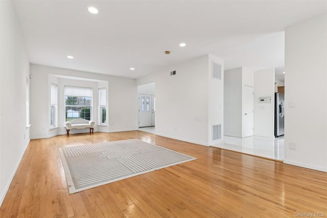 39 Island Trail, Mount Sinai, NY 11766