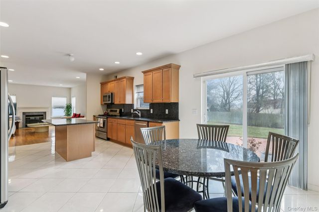 39 Island Trail, Mount Sinai, NY 11766