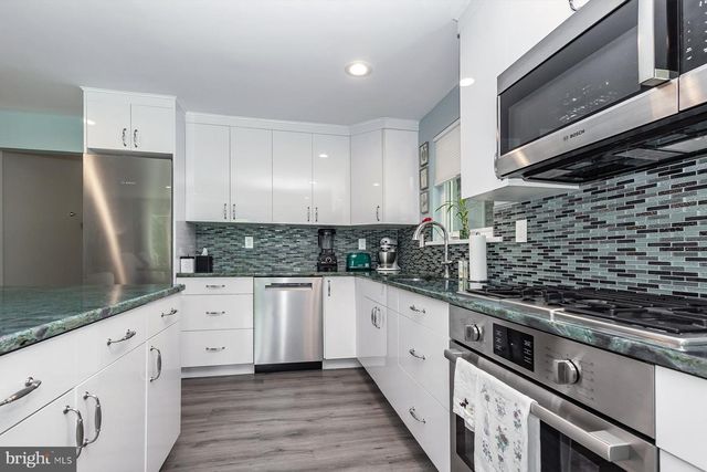 1013 LAKESHORE DR, Haddon Township, NJ 08108