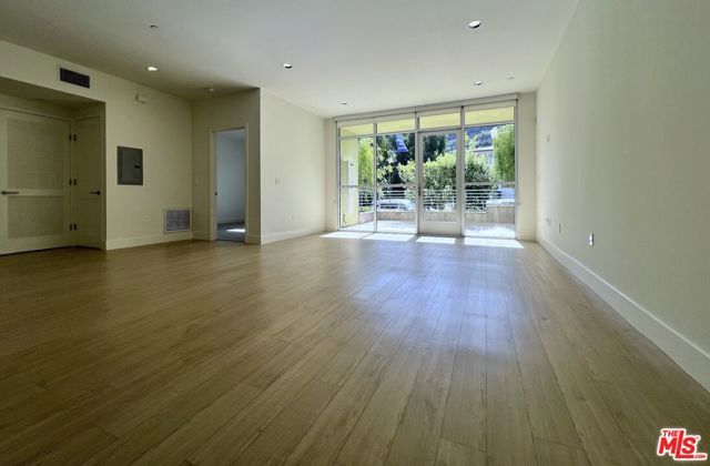 11715 W BELLAGIO Road 104, Los Angeles, CA 90049