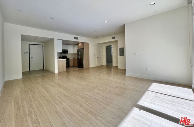 11715 W BELLAGIO Road 104, Los Angeles, CA 90049