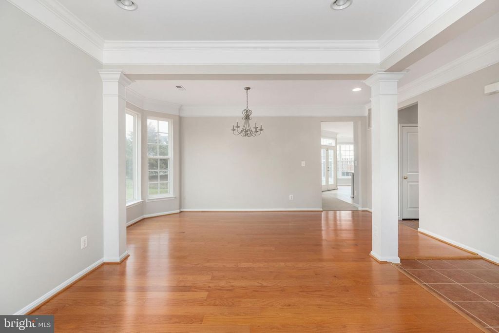 Image 11 of property listing at 12314 TANALIAN FALLS LN, Bristow, VA 20136