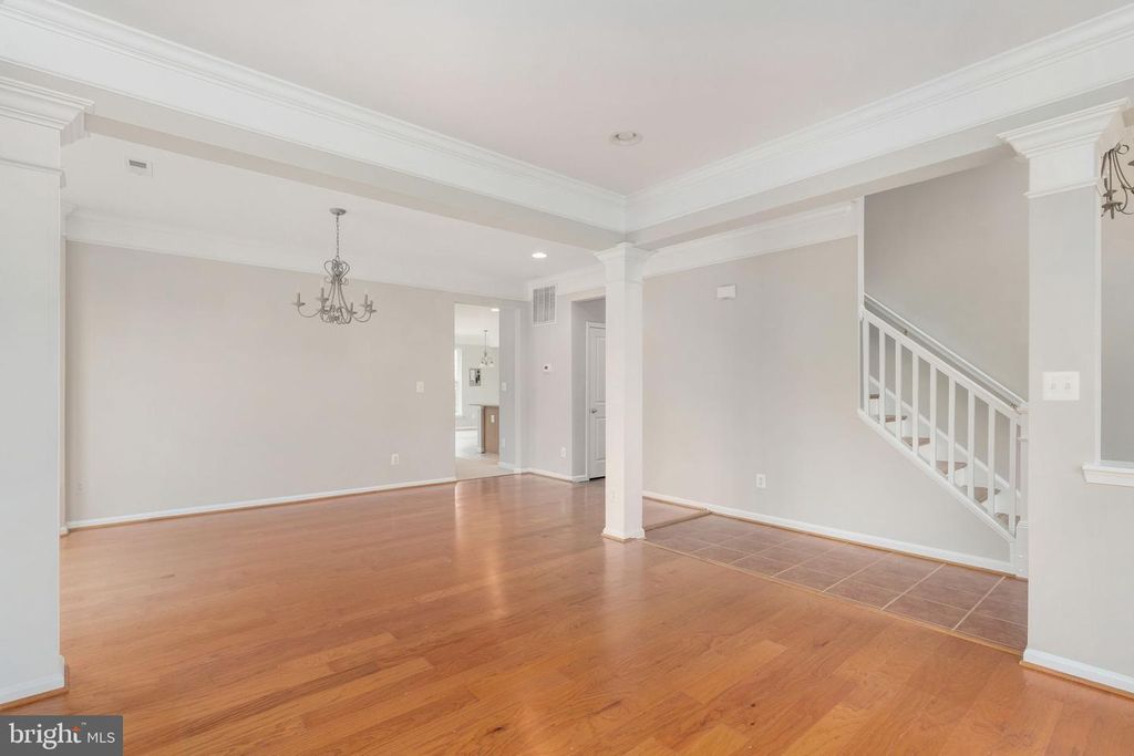 Image 12 of property listing at 12314 TANALIAN FALLS LN, Bristow, VA 20136