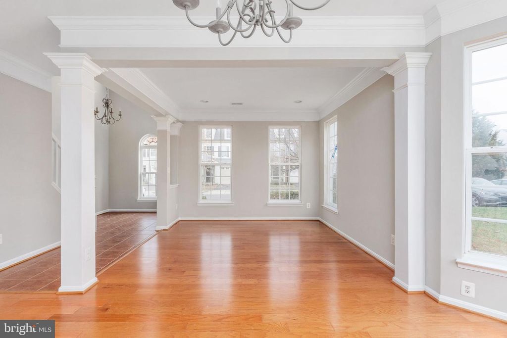 Image 16 of property listing at 12314 TANALIAN FALLS LN, Bristow, VA 20136