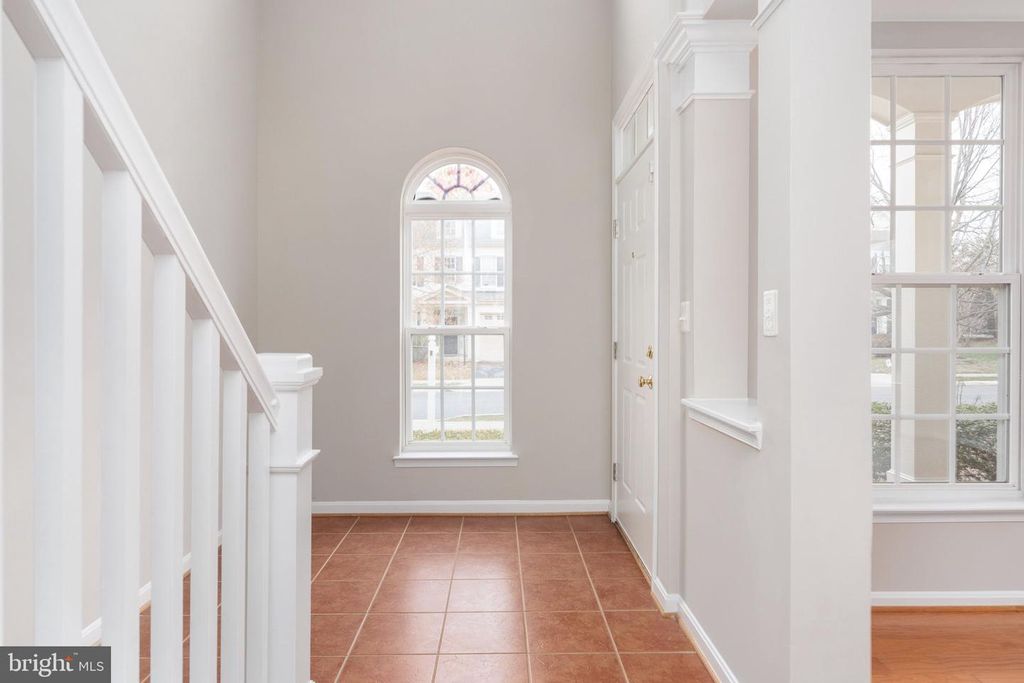 Image 17 of property listing at 12314 TANALIAN FALLS LN, Bristow, VA 20136