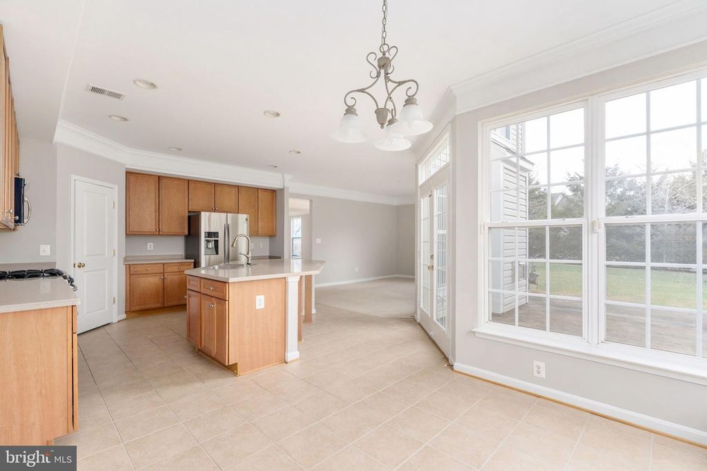 Image 18 of property listing at 12314 TANALIAN FALLS LN, Bristow, VA 20136