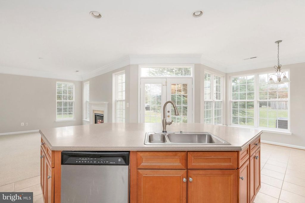 Image 19 of property listing at 12314 TANALIAN FALLS LN, Bristow, VA 20136