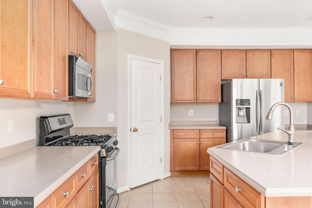 Image 20 of property listing at 12314 TANALIAN FALLS LN, Bristow, VA 20136