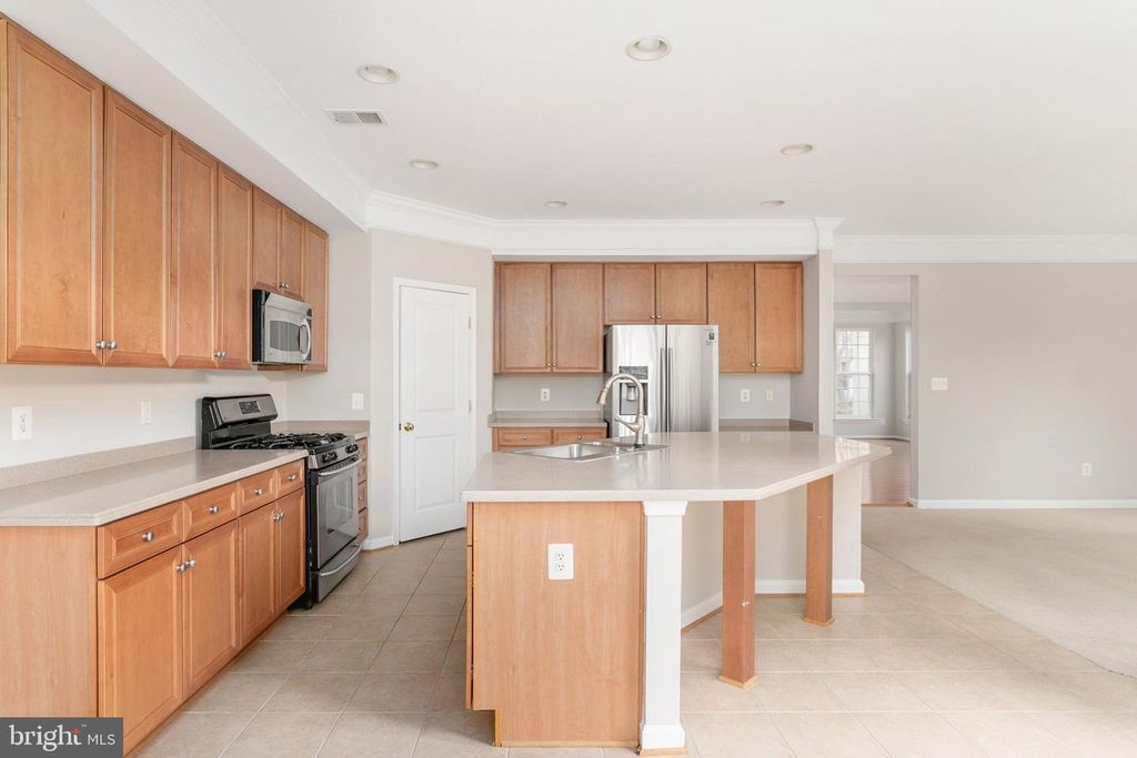 Image 21 of property listing at 12314 TANALIAN FALLS LN, Bristow, VA 20136