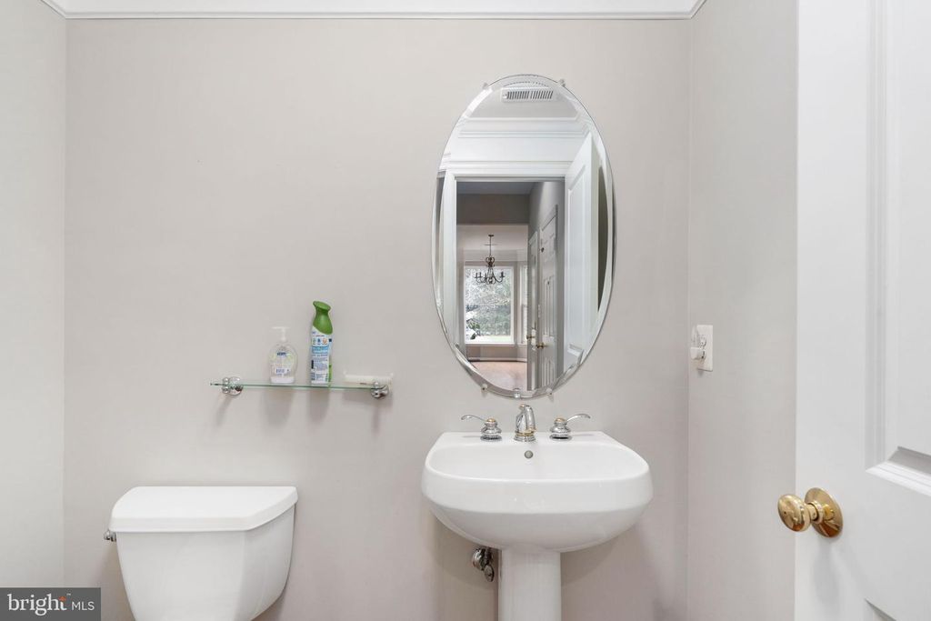 Image 27 of property listing at 12314 TANALIAN FALLS LN, Bristow, VA 20136