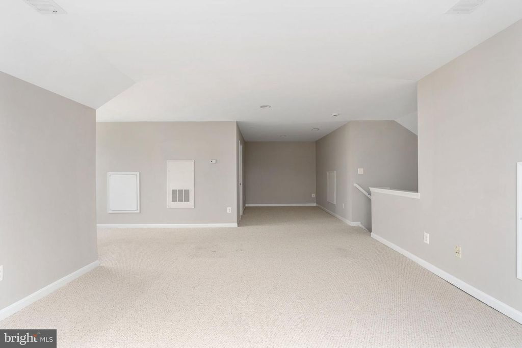 Image 29 of property listing at 12314 TANALIAN FALLS LN, Bristow, VA 20136