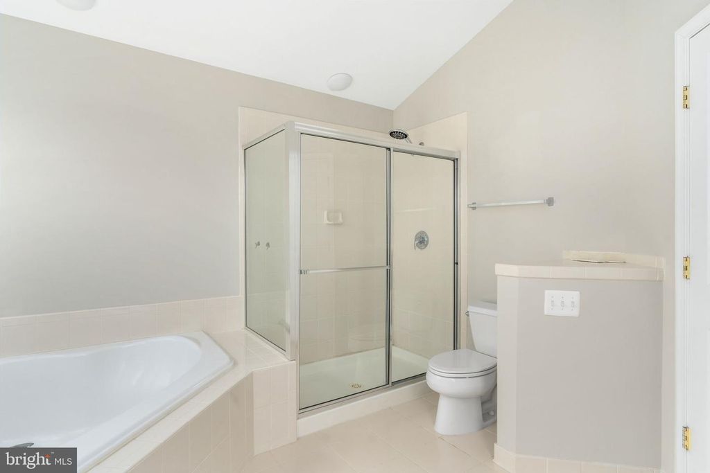 Image 34 of property listing at 12314 TANALIAN FALLS LN, Bristow, VA 20136