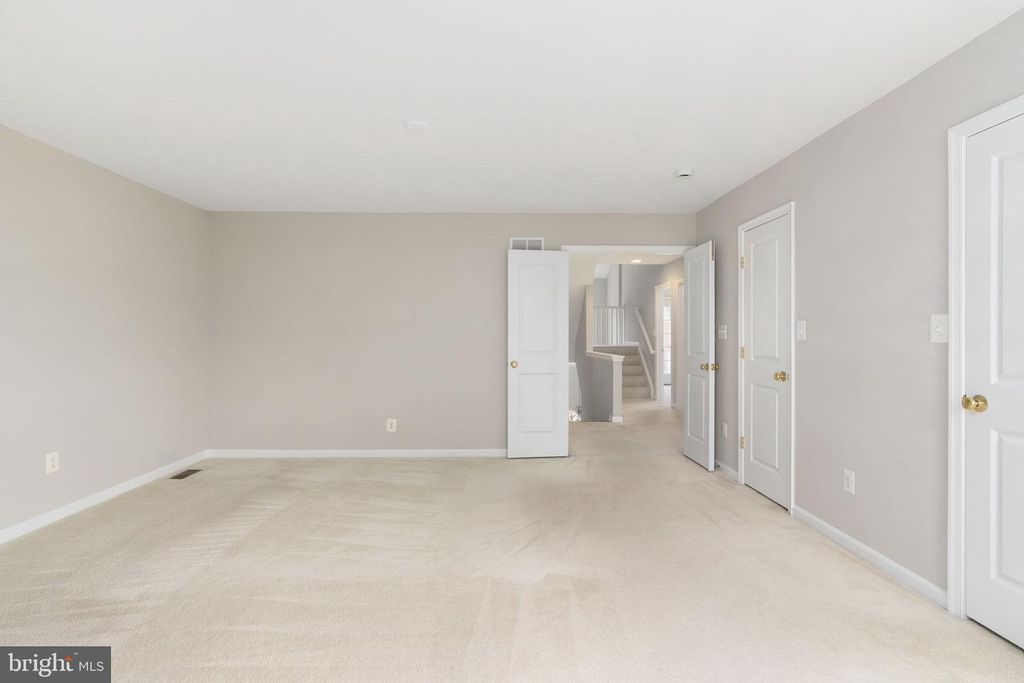 Image 35 of property listing at 12314 TANALIAN FALLS LN, Bristow, VA 20136