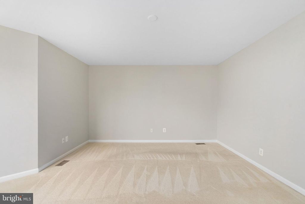 Image 36 of property listing at 12314 TANALIAN FALLS LN, Bristow, VA 20136