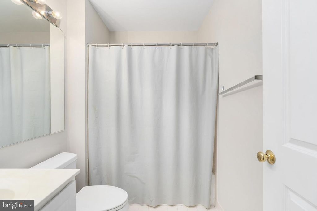 Image 38 of property listing at 12314 TANALIAN FALLS LN, Bristow, VA 20136