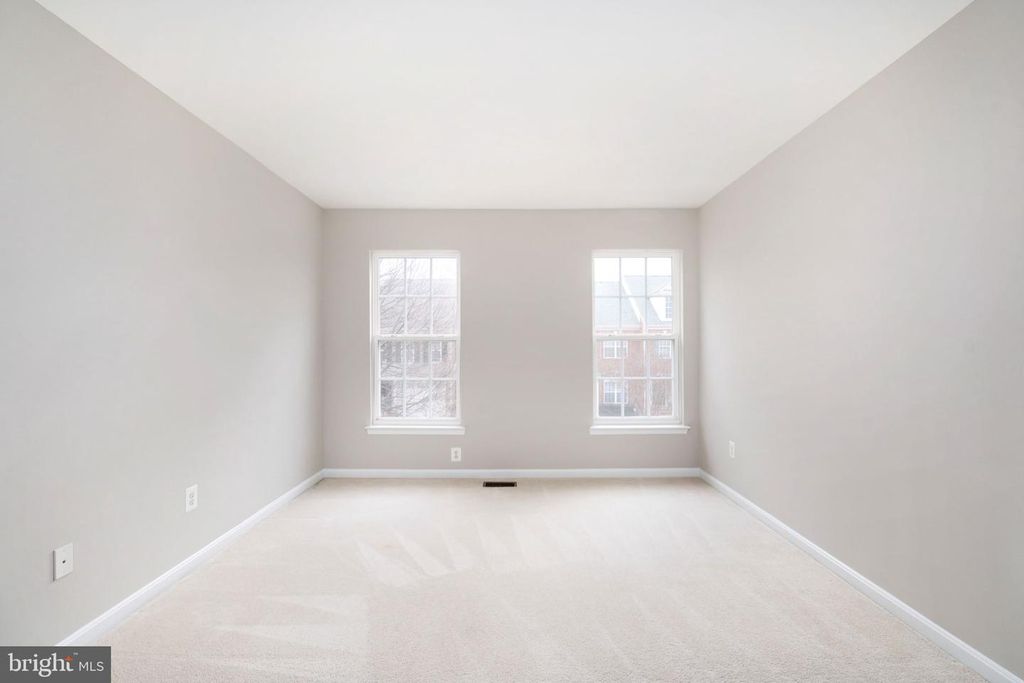 Image 39 of property listing at 12314 TANALIAN FALLS LN, Bristow, VA 20136