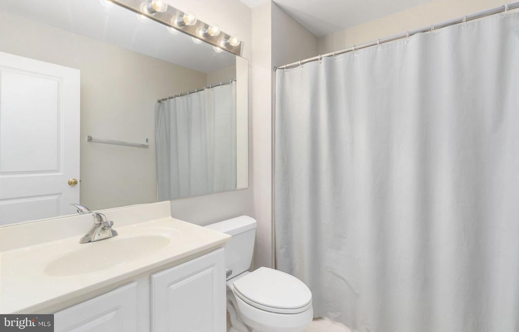 Image 40 of property listing at 12314 TANALIAN FALLS LN, Bristow, VA 20136