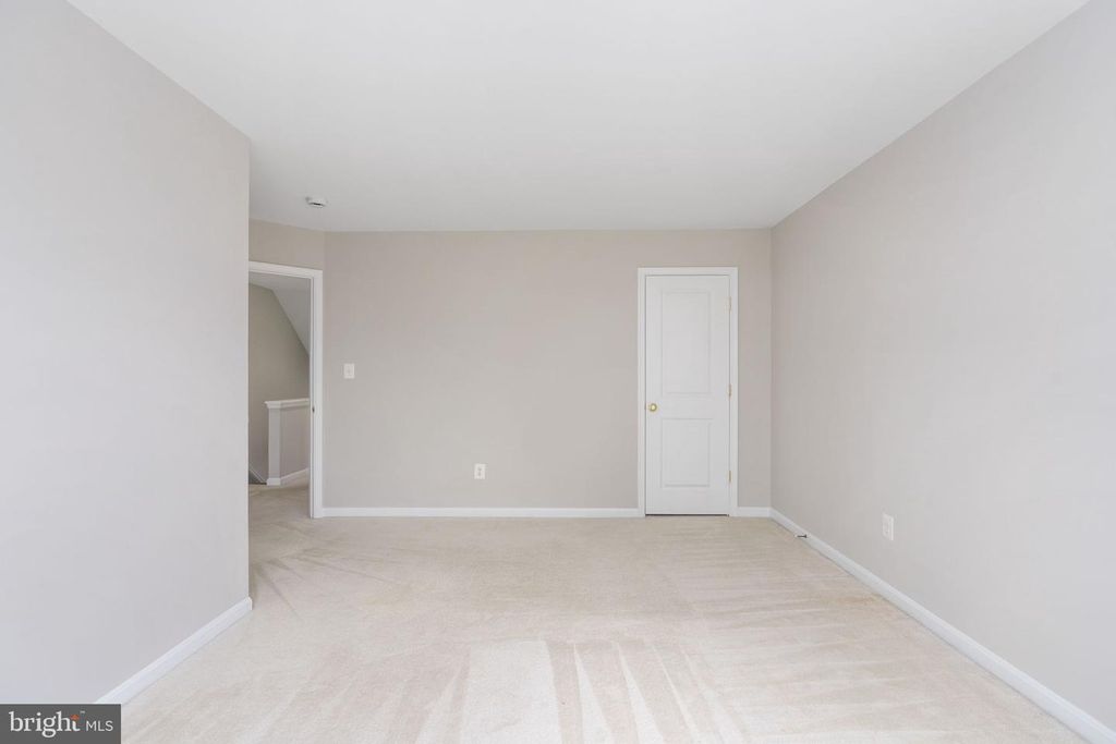 Image 42 of property listing at 12314 TANALIAN FALLS LN, Bristow, VA 20136