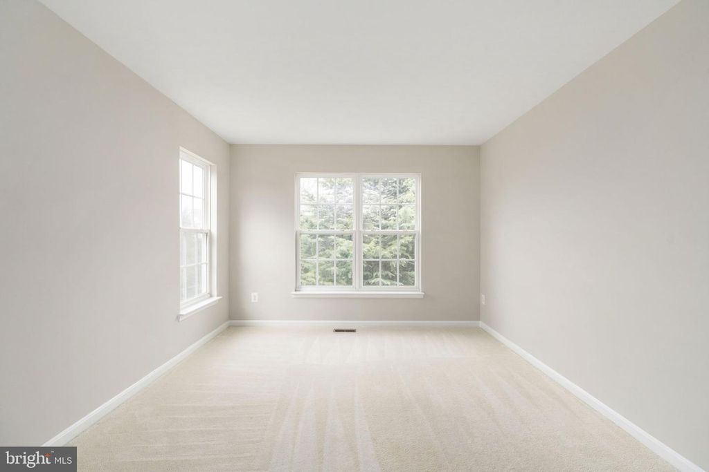 Image 43 of property listing at 12314 TANALIAN FALLS LN, Bristow, VA 20136