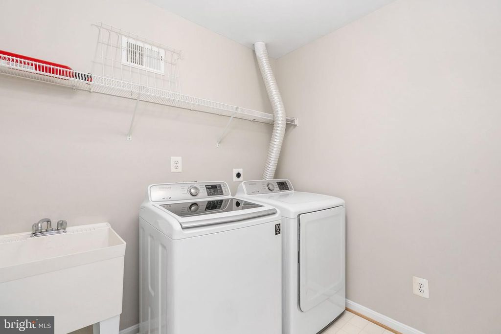 Image 44 of property listing at 12314 TANALIAN FALLS LN, Bristow, VA 20136