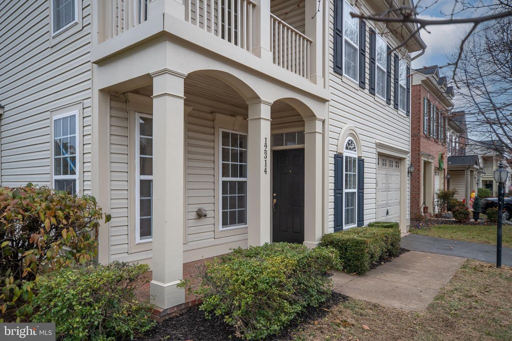 Image 7 of property listing at 12314 TANALIAN FALLS LN, Bristow, VA 20136