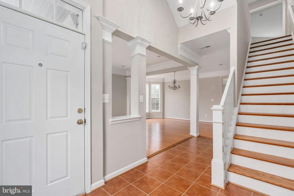 Image 9 of property listing at 12314 TANALIAN FALLS LN, Bristow, VA 20136