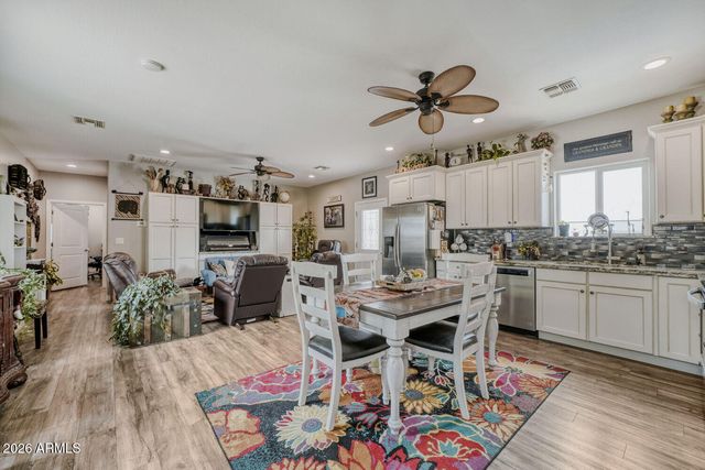 10226 E IRIS Road, Mesa, AZ 85207