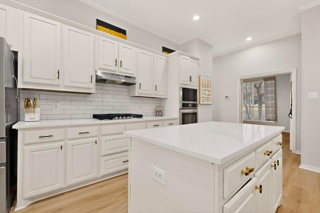 618 Oak Tree Cove, Cedar Hill, TX 75104