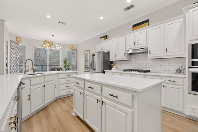 618 Oak Tree Cove, Cedar Hill, TX 75104