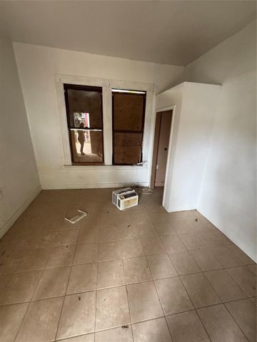 1916 Everett Street, Houston, TX 77009