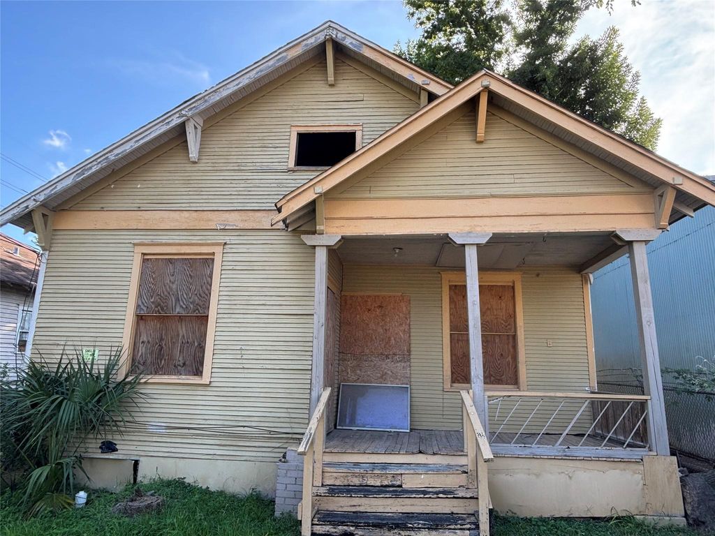 1916 Everett Street, Houston, TX 77009