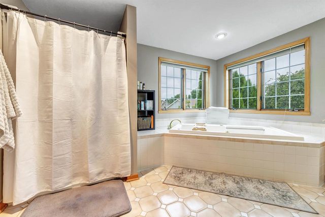 1753 MARTINWOOD COURT, De Pere, WI 54115