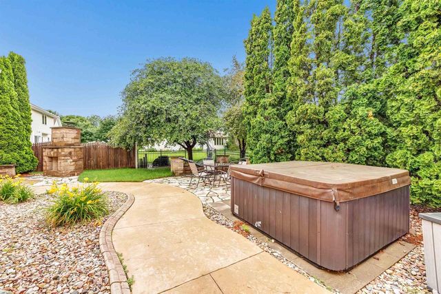 1753 MARTINWOOD COURT, De Pere, WI 54115